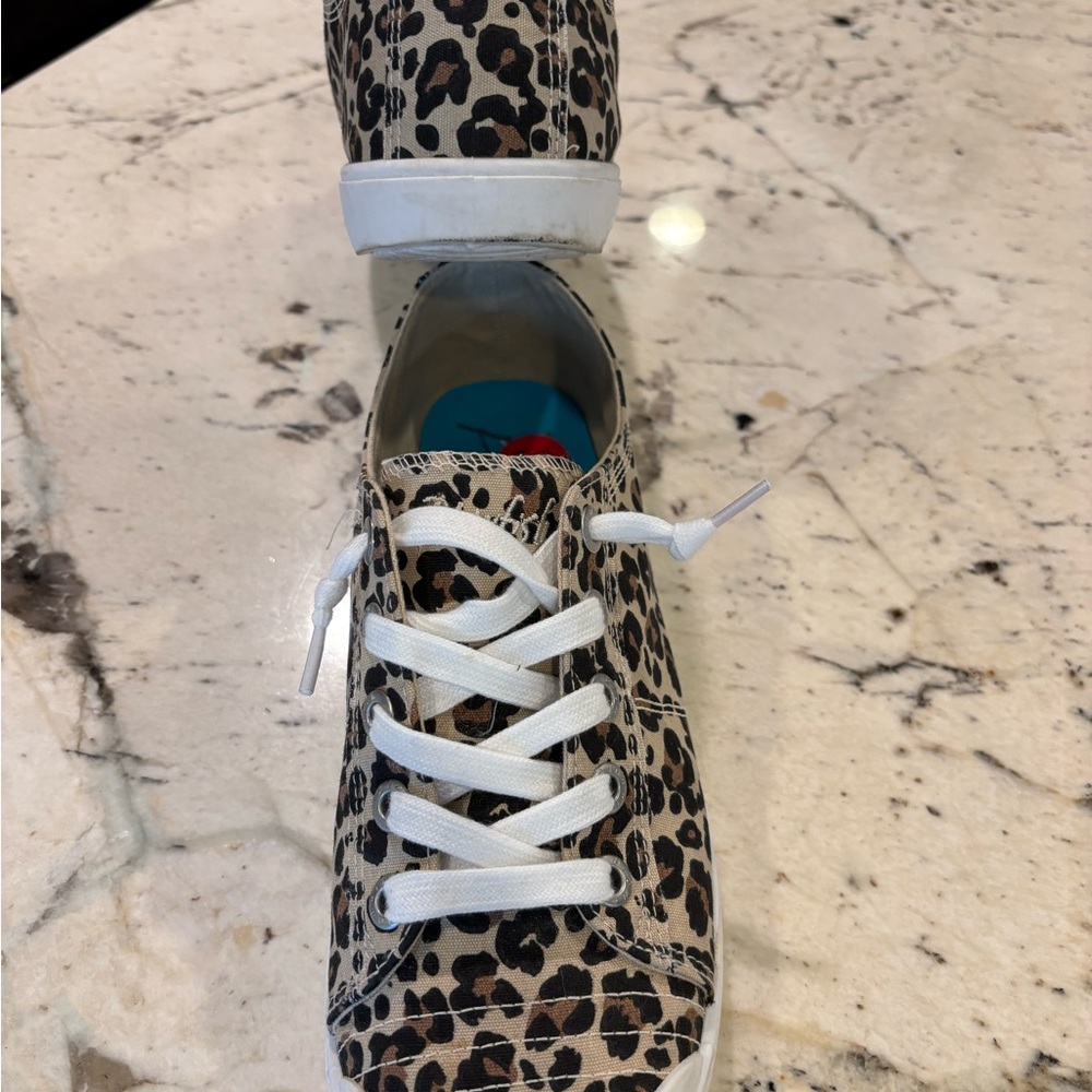 Leopard Pattern Blowfish Sneakers with White Laces - Picture 3 of 7